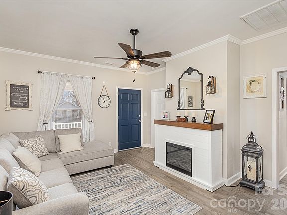 5th image of 313 Webb St