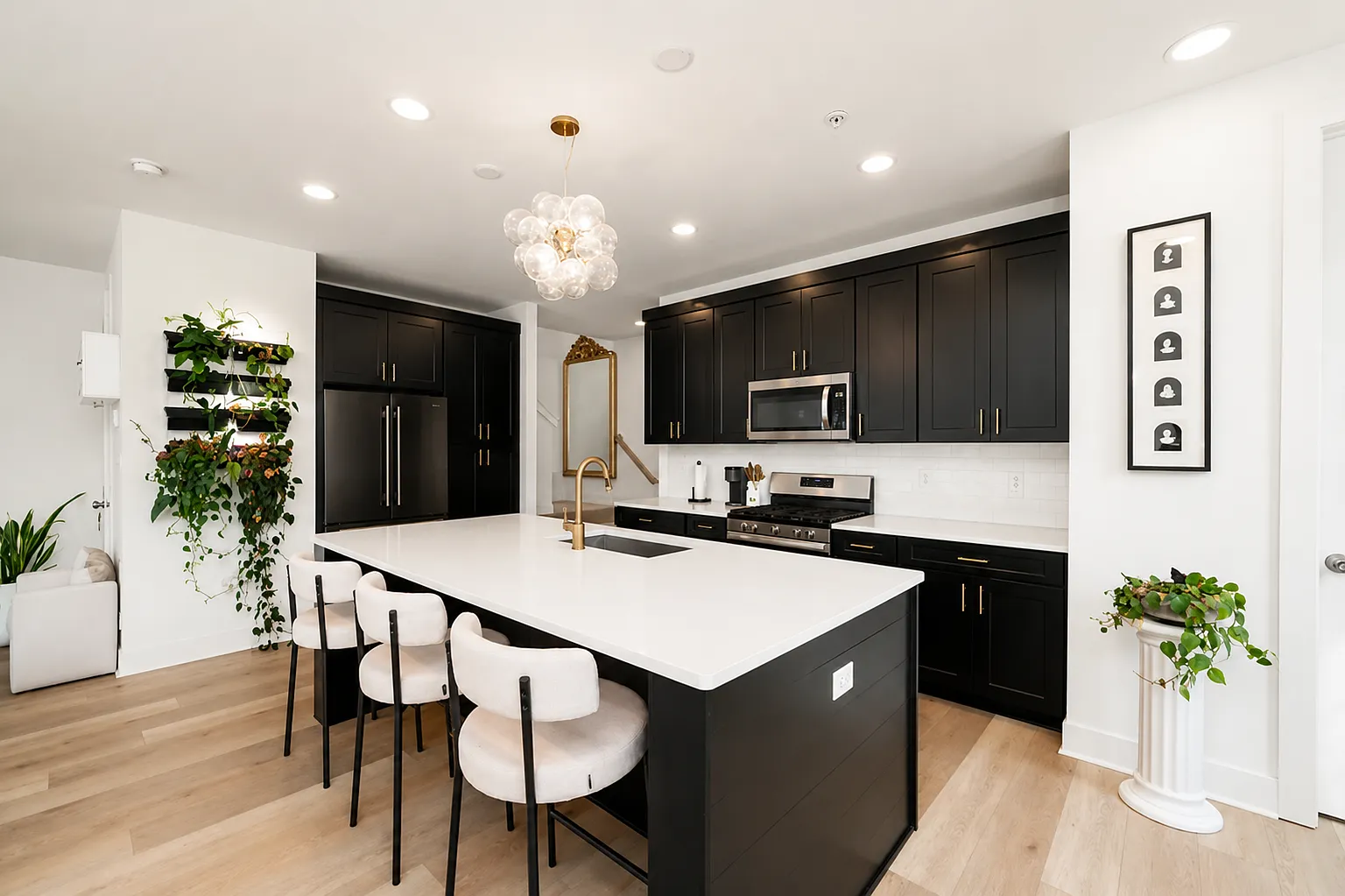 3 bed, 2.5 bath, 1560 sqft, $3,000 — Photo 4