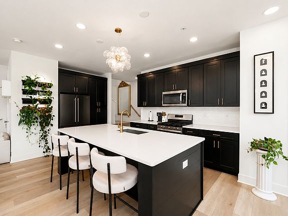 4th image of 800 Gillian Ln #800