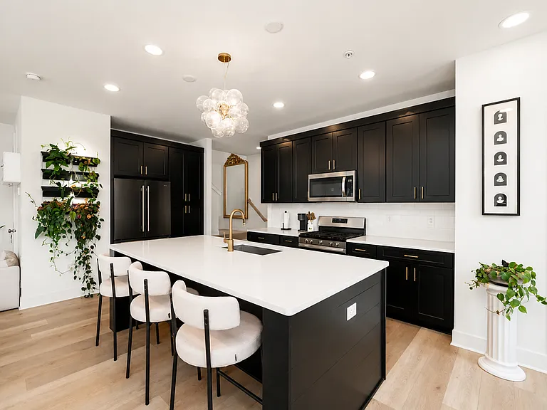 800 Gillian Ln #800 — Photo 4
