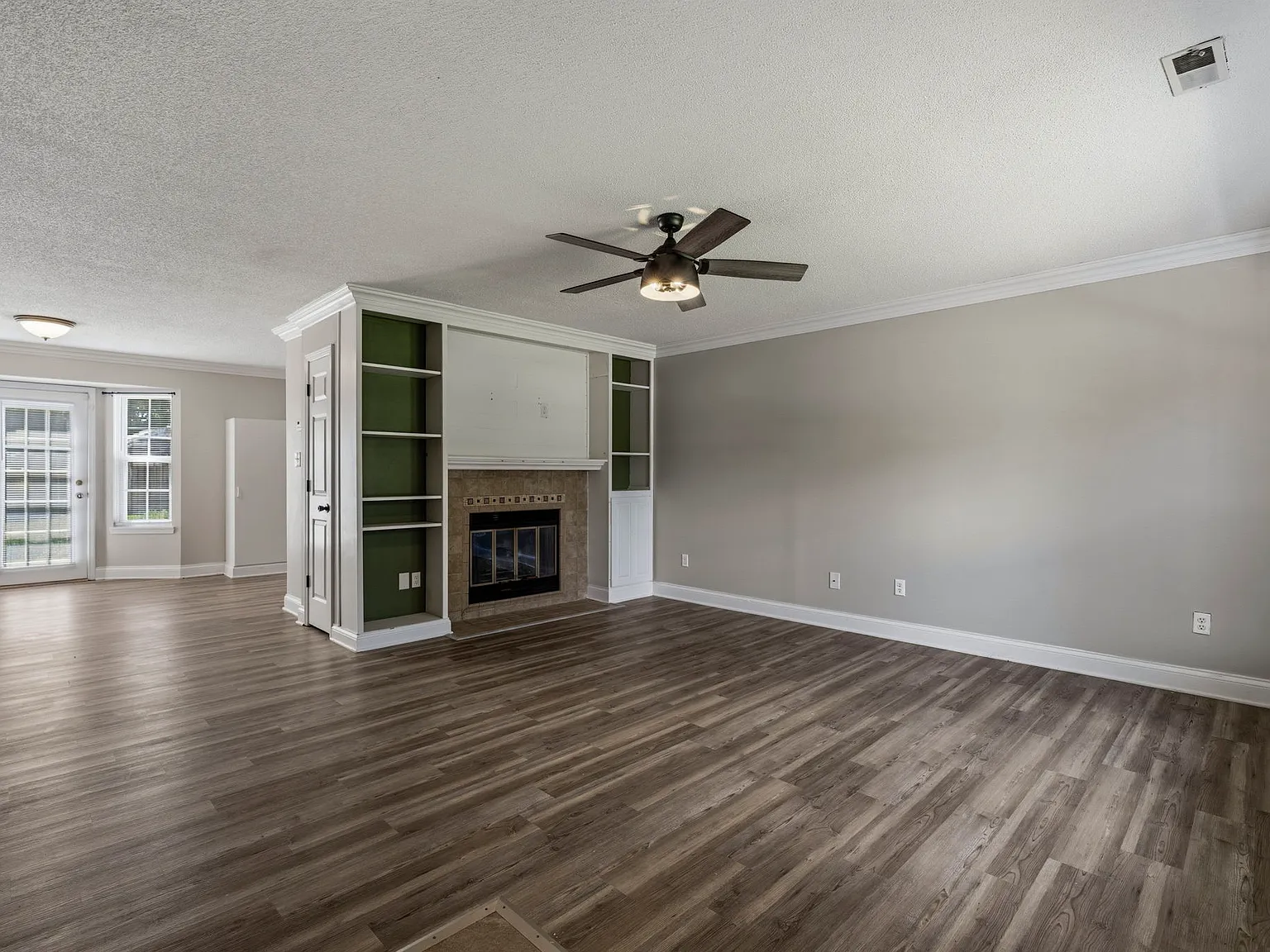 2 bed, 1.5 bath, 1374 sqft, $1,400 — Photo 4