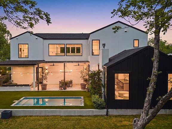 3rd image of 907 Karen Ave