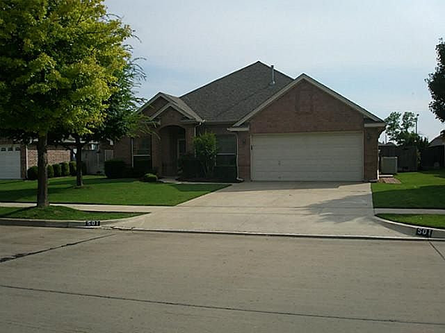 1st image of 501 Carriage Ln
