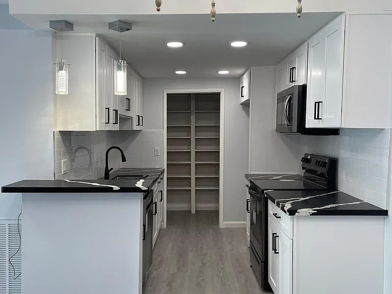 1525 E Appleton St #306 — Photo 3