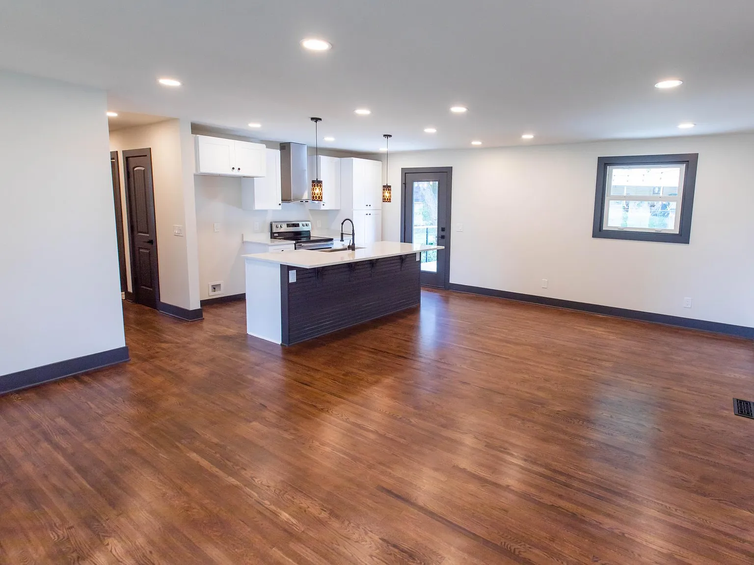 3 bed, 1179 sqft, $2,500 — Photo 3