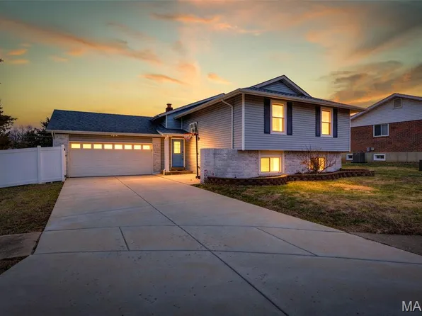 3968 Royal Estates Dr, Saint Louis, MO 63129