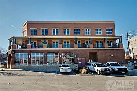 4th image of 3300 W 7th St APT 201