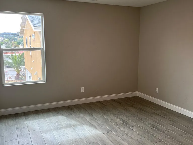 745 W 4th Ave — Photo 32