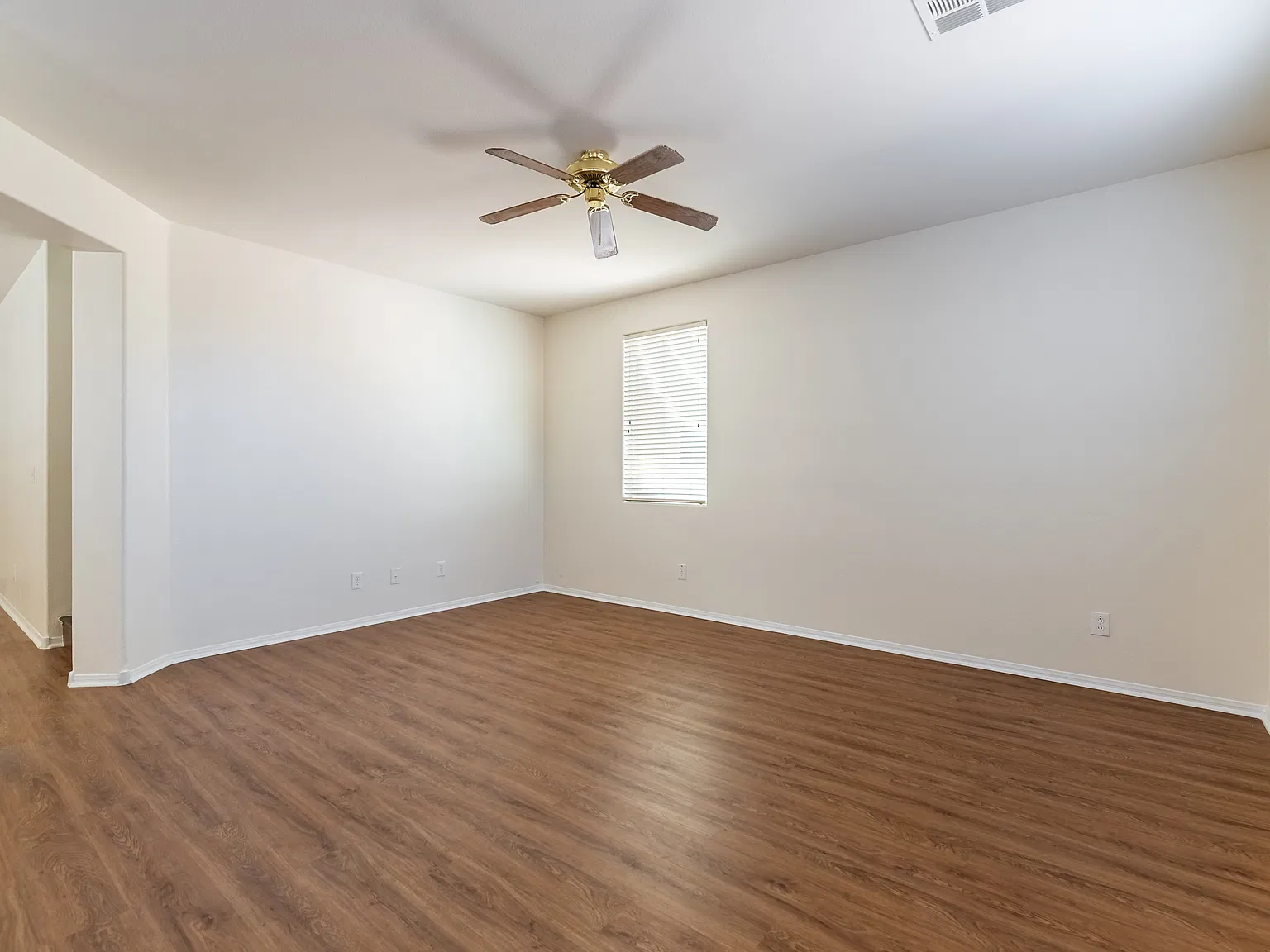 4 bed, 2300 sqft, $2,600 — Photo 3