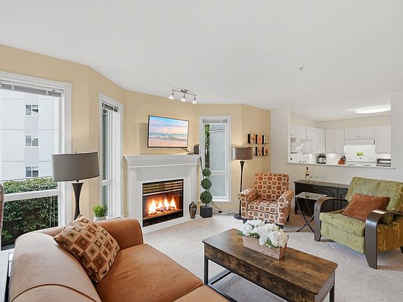 3rd image of 2575 Ware St #211