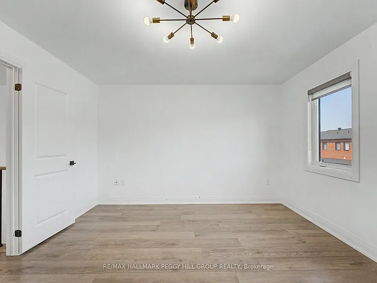 60 Fairlane Ave — Photo 4