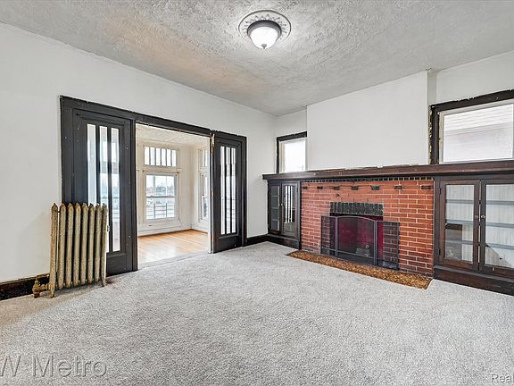 5th image of 4016 Hogarth St