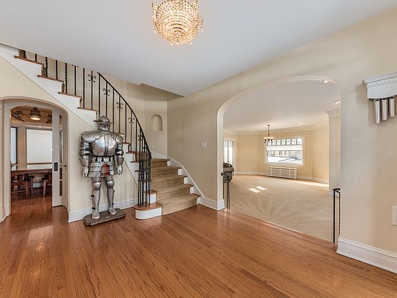 2nd image of 1147 Forest Ave
