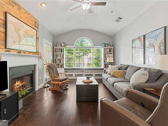 4th image of 210 Spring Heights Ln SE #2