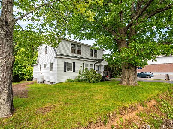 3rd image of 141 Crescent Dr