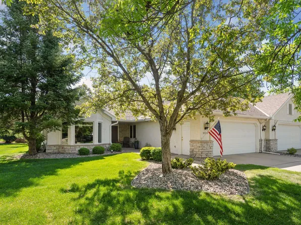 9945 Old Wagon Trl, Eden Prairie, MN 55347