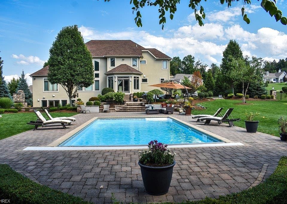 2nd image of 2404 Pine Valley Dr