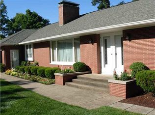 58570 Summit Ridge Rd, Mishawaka, IN 46544