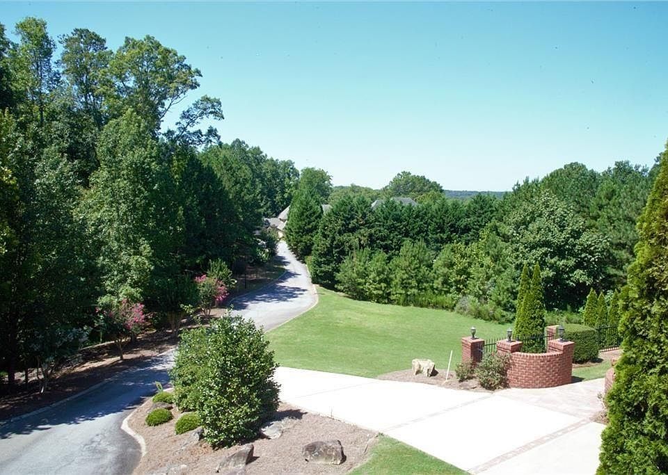 2nd image of 8141 Nesbit Ferry Rd #66