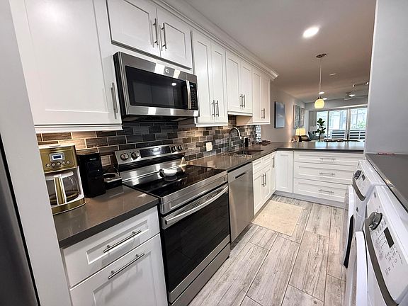 4th image of 1360 NW 19th Terrace #202