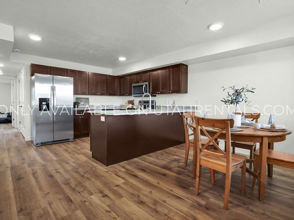 436 W Main St