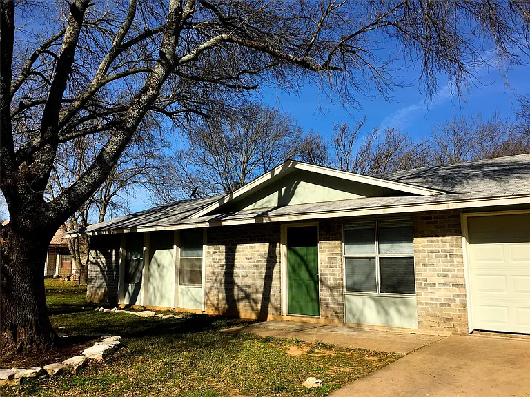 1602 Sagebrush Dr — Photo 2
