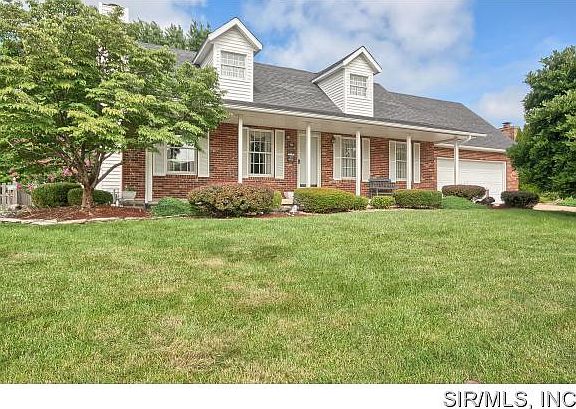 3rd image of 1724 Meadow Ln