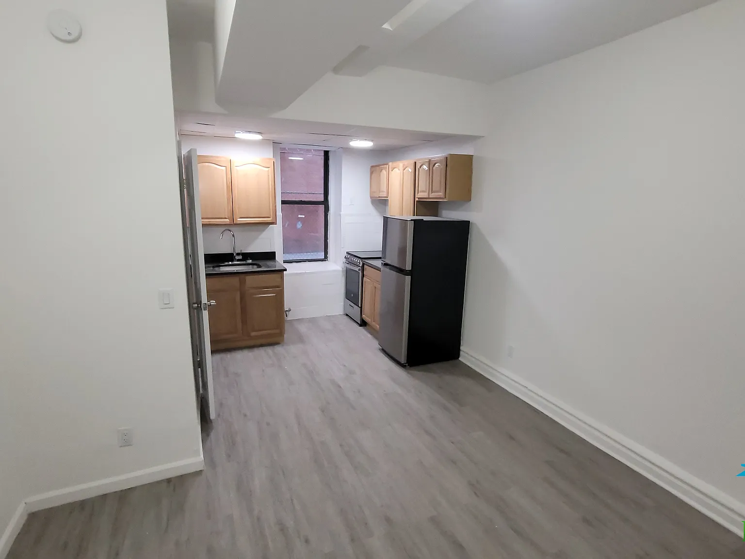 Studio, 350 sqft, $1,295 — Photo 2