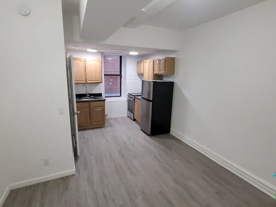 2700 Grand Concourse #BASEMENT