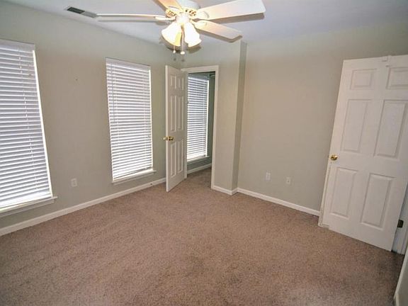 3rd image of 415 Marquis Ave Suite 109