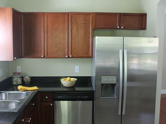 3rd image of 3213 Marcellus Cir