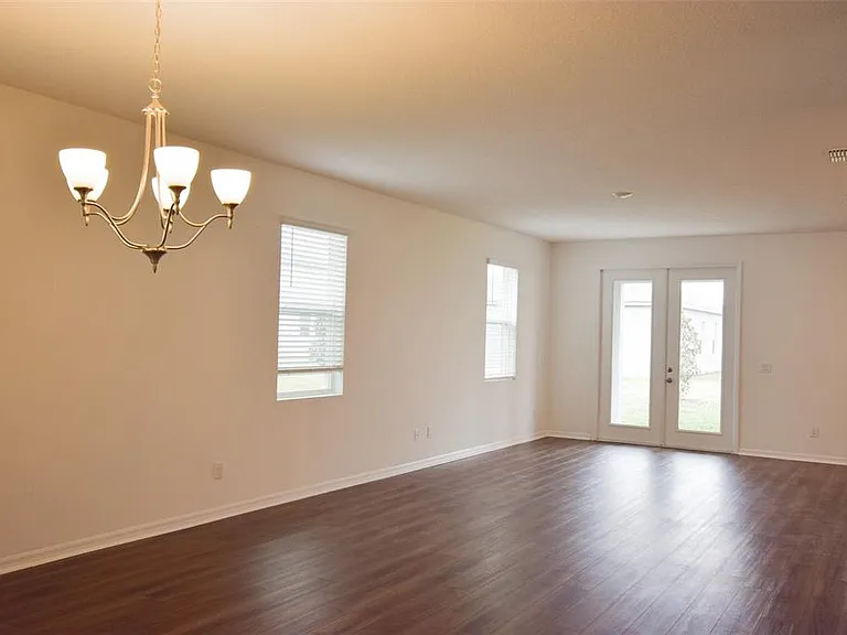 2370 Lancashire St — Photo 16