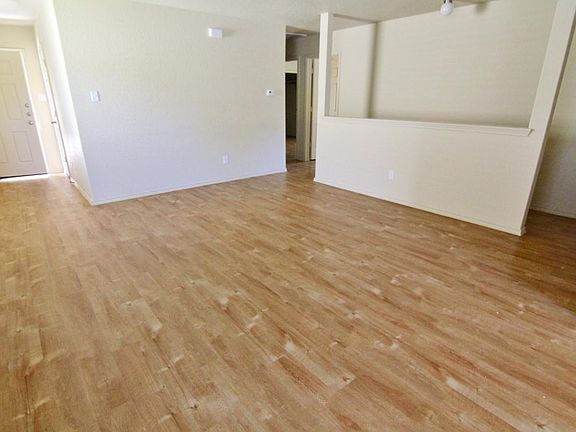 4th image of 2723 Majestic Dr