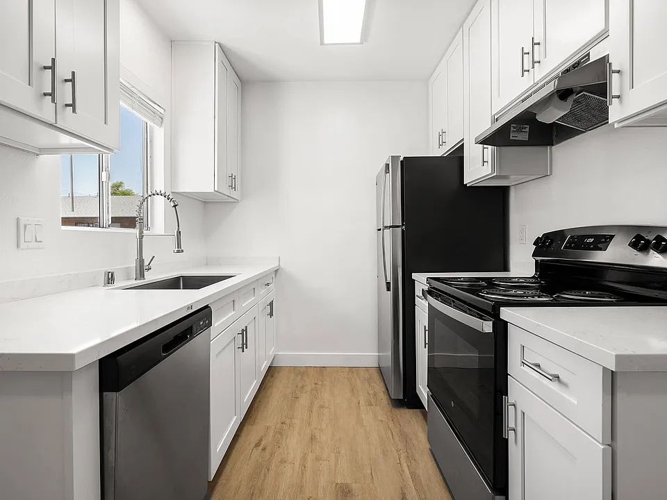 Valle at 9061 Kenwood