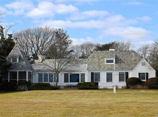 21 Thorn Hedge Rd, Bellport, NY 11713