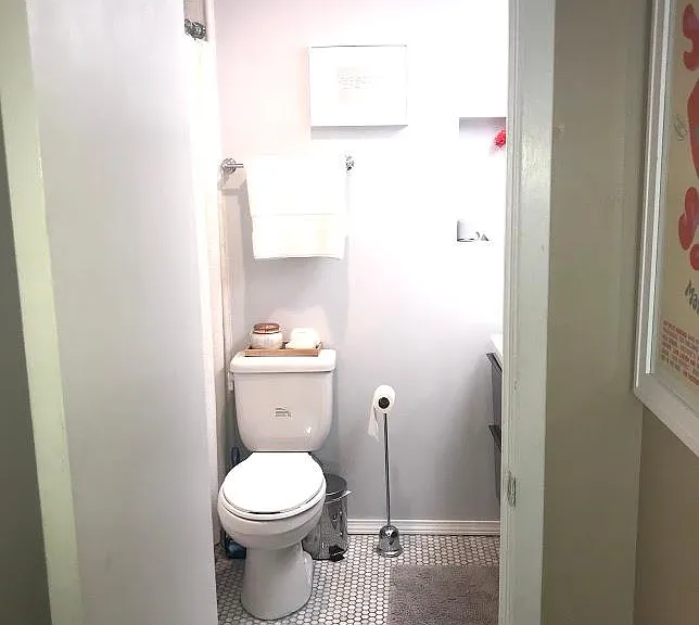 Upstairs - Full Bath