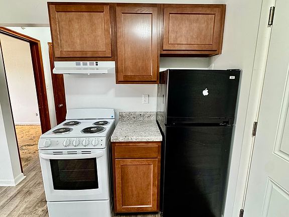 2nd image of 400 Perrin St APT 6