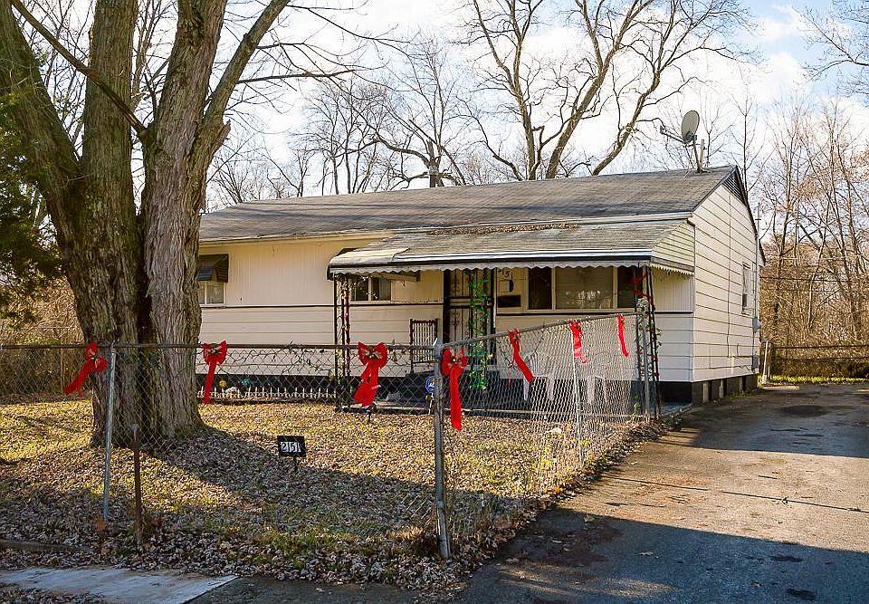 2nd image of 2151 Bancroft St