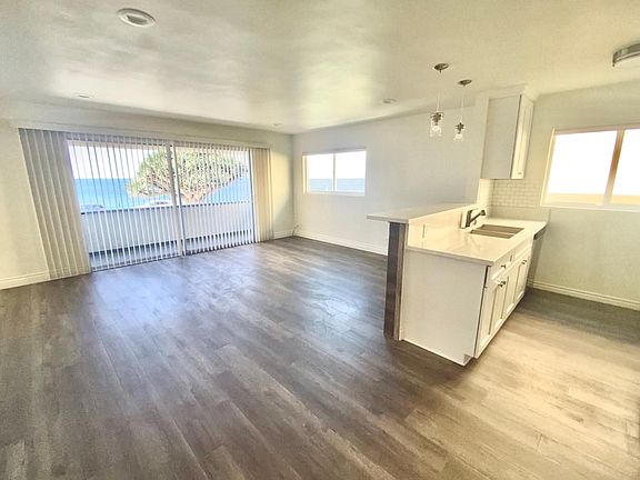 3rd image of 902 Esplanade APT A