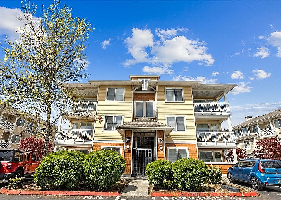 1st image of 525 225th Ln NE APT D305