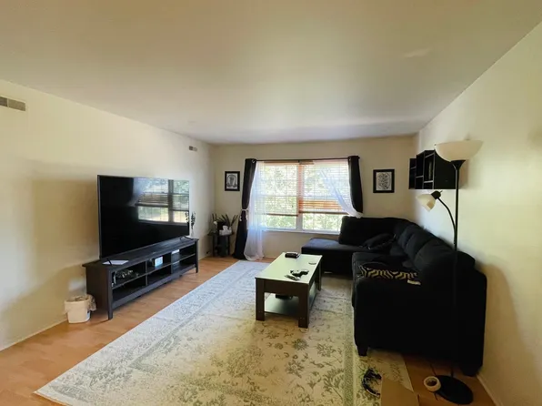 806 Bloomfield Village Blvd APT F, Auburn Hills, MI 48326