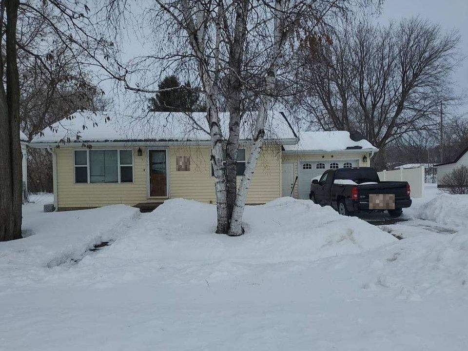 1st image of 424 3rd Ave N