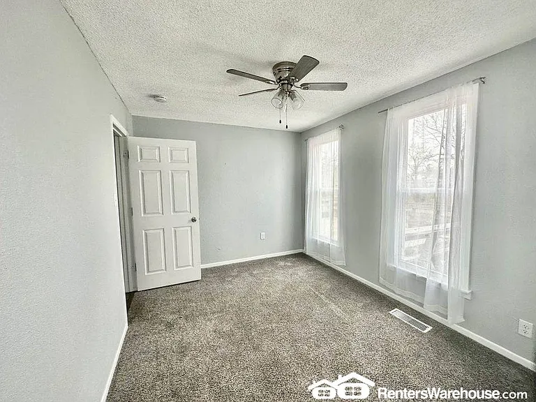 105 E 3rd Ave — Photo 17