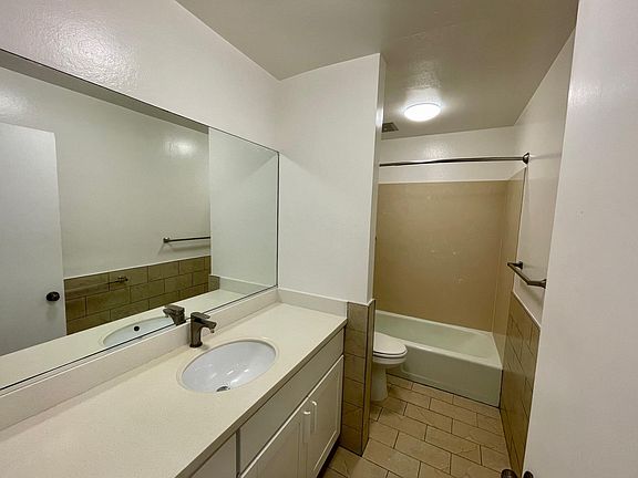 5th image of 1525 Larkin St APT 7B