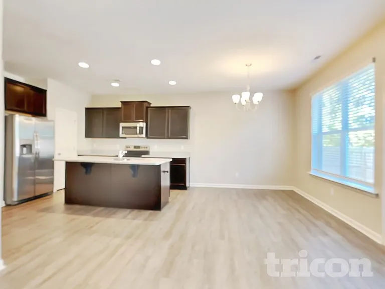 104 Yadkin St — Photo 4