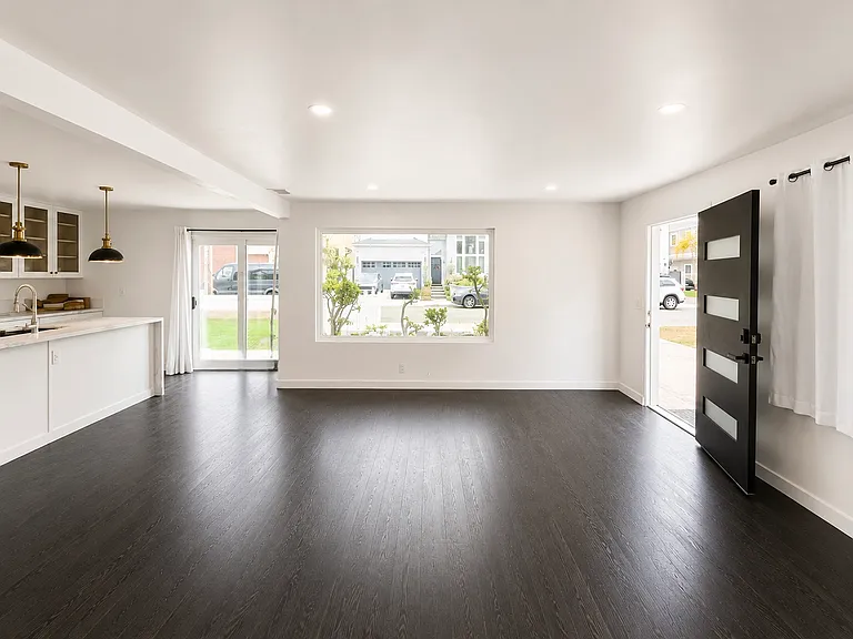 2111 Perry Ave — Photo 3