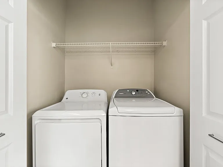Tremont Pointe Apartments — Photo 9