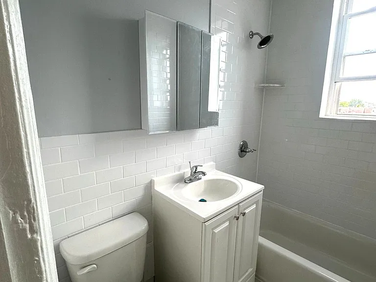 912 90th Street Apartments — Photo 2