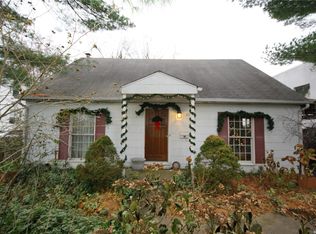 20 Valley Rd, Port Washington, NY 11050