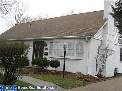 3rd image of 915 N Cotner Blvd
